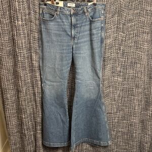 Wrangler Women's Classic Blue Flare Jeans super Flare Bell Bottoms